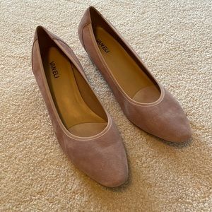 VanEli suede tan pump with 1.5” wooden block heel and slight sparkle